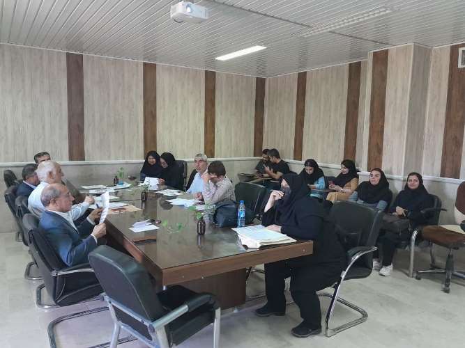 /uploads/16/جلسه_دفاع_خانم_عبادات_6_136277.jpg